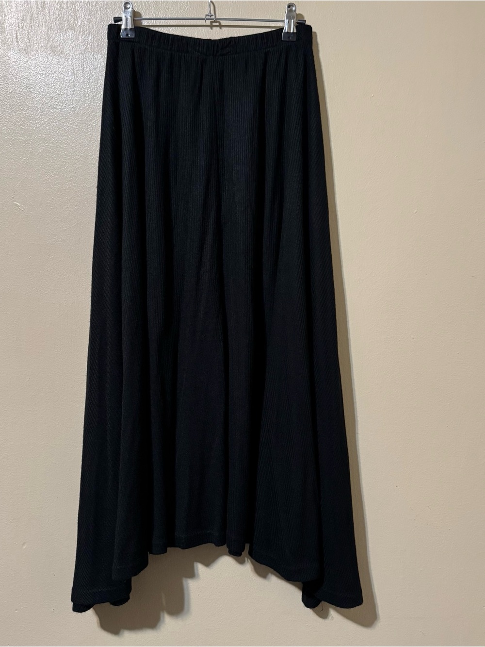 Vintage 70s/80s? black ribbed flowy
asymmetrical midi skirt